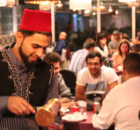 مطعم Arabesque Hookah Cafe & Restaurant