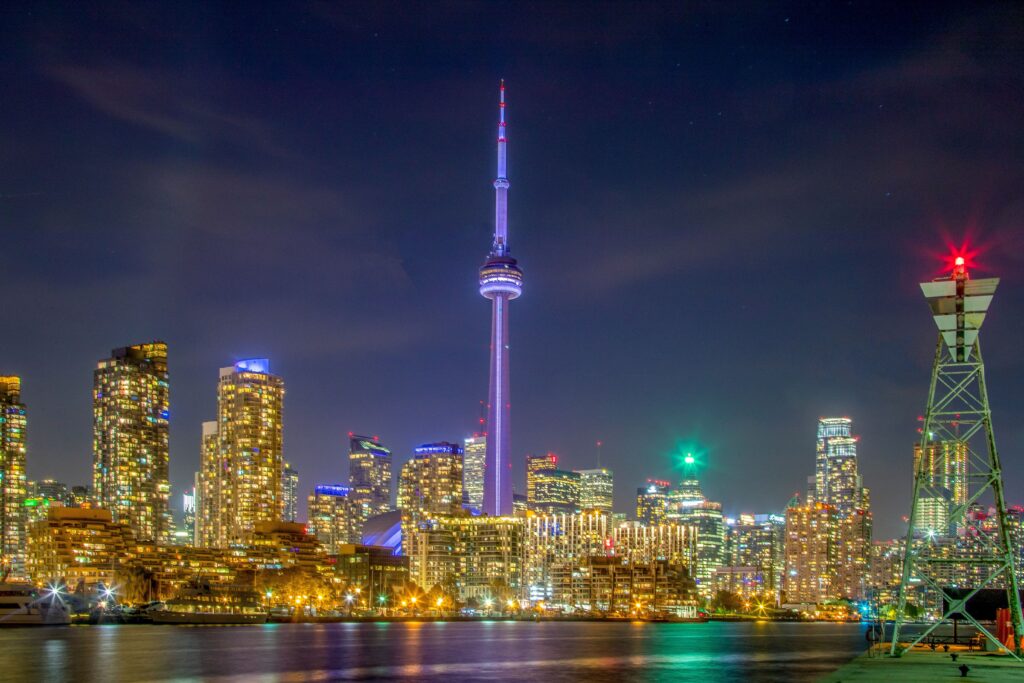 تورونتو في الليل و برج سي إن تاور