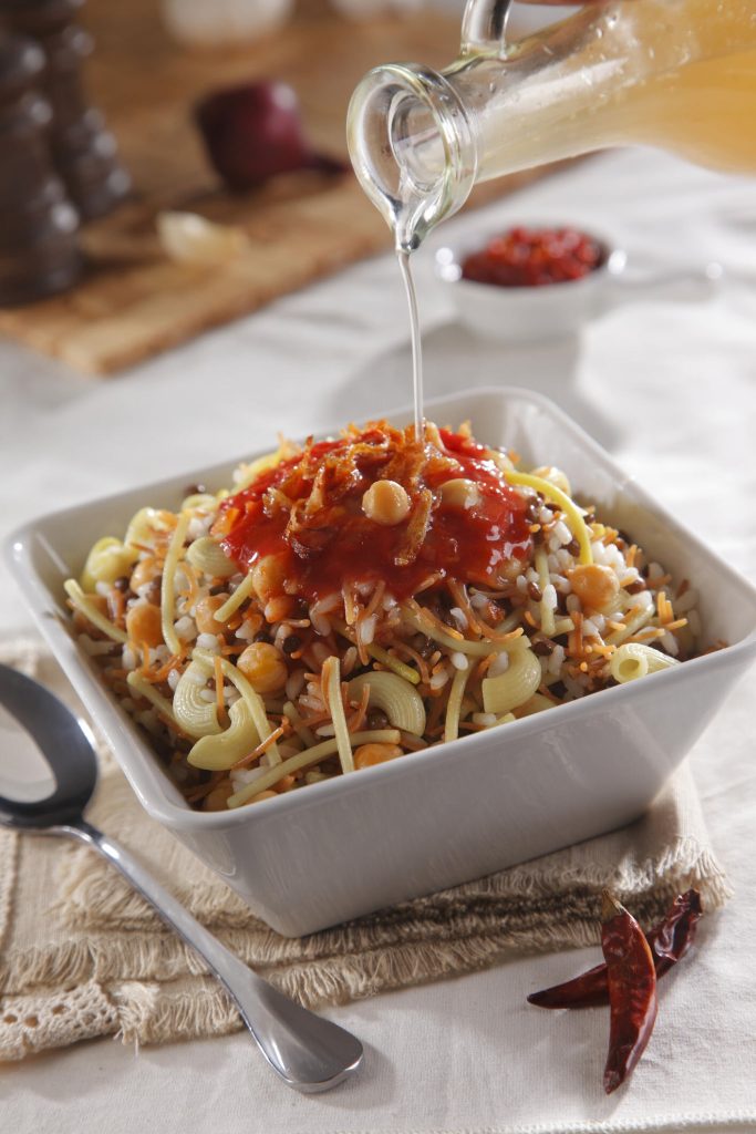 طبق من الكشري المصري