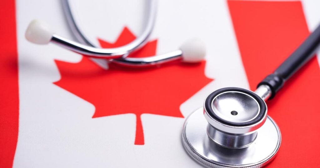 سماعة طبية على علم كندا