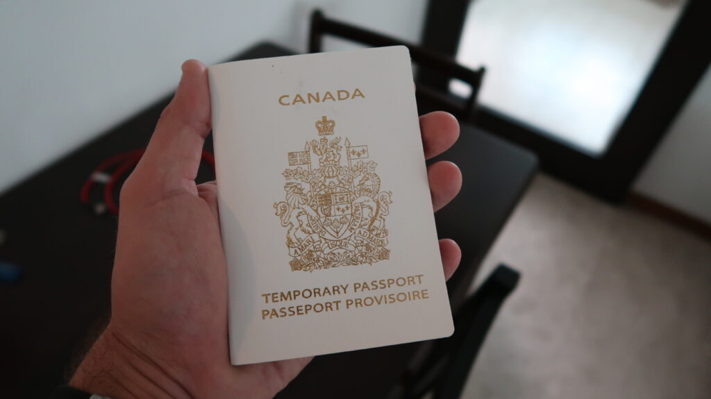 الجواز السفرالكندي الأبيض