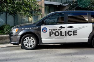 شرطة تورنتو تستعيد 48 سيارة مسروقة وتكشف عن شبكة التهريب