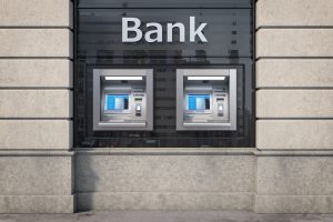 ماكينات الصراف الآلي ATM لسحب الأموال.