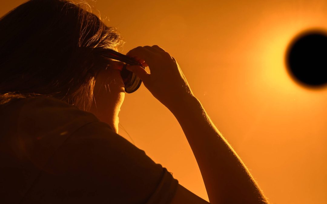أكثر من 160 حالة تضرر بالعيون إثر الكسوف الشمسي في كندا