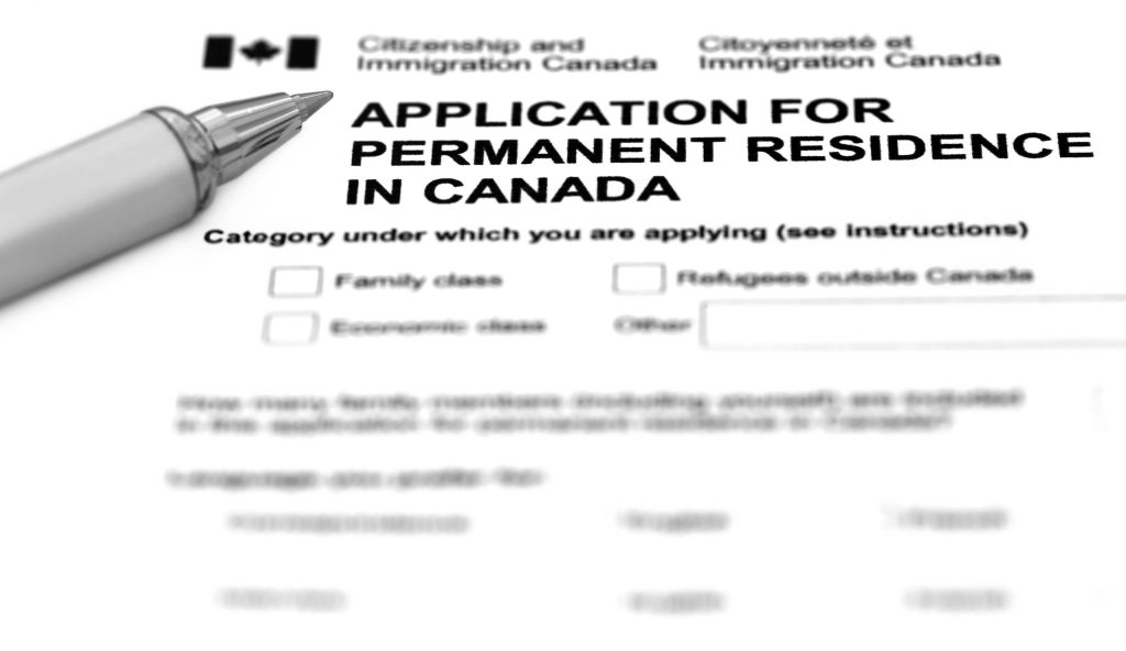 استمارة طلب الإقامة الدائمة الكندية.