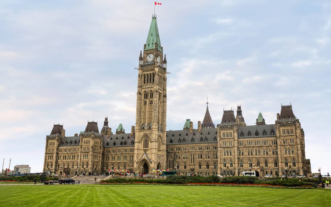 طرد بيير بواليفر من جلسة البرلمان الكندي بعد توتر مع ترودو