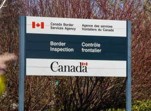 موظفين الخدمات العامة في كندا يعترضون على الدوام لـ 3 أيام في المكاتب