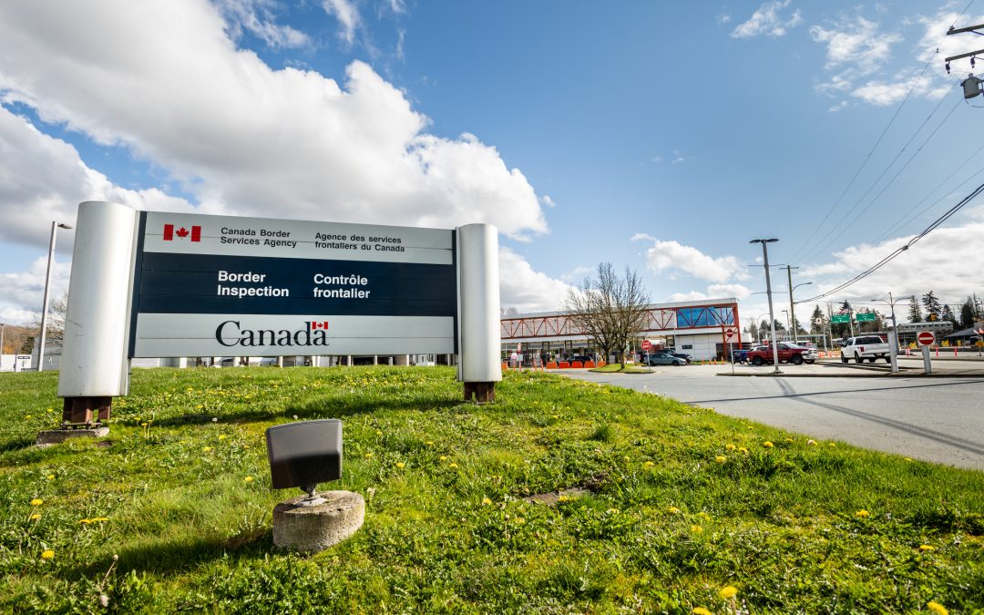 إضراب محتمل لموظفي وكالة خدمات الحدود الكندية يهدد موسم السفر
