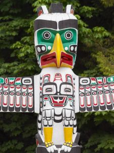 totem-pole-vancouver-canada.