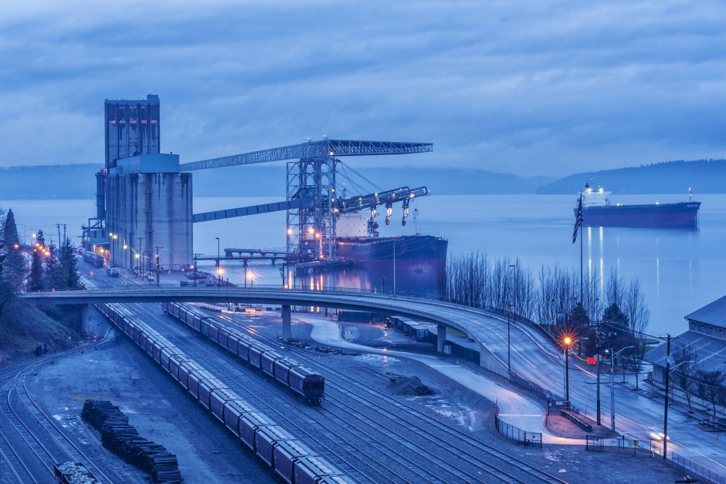 صورة ميناء للإستيراد والتصدير في كندا