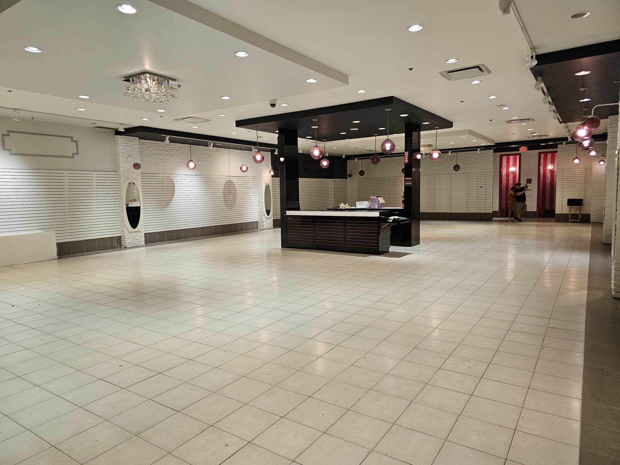 Large hall with ceramic floor and beautiful lighting