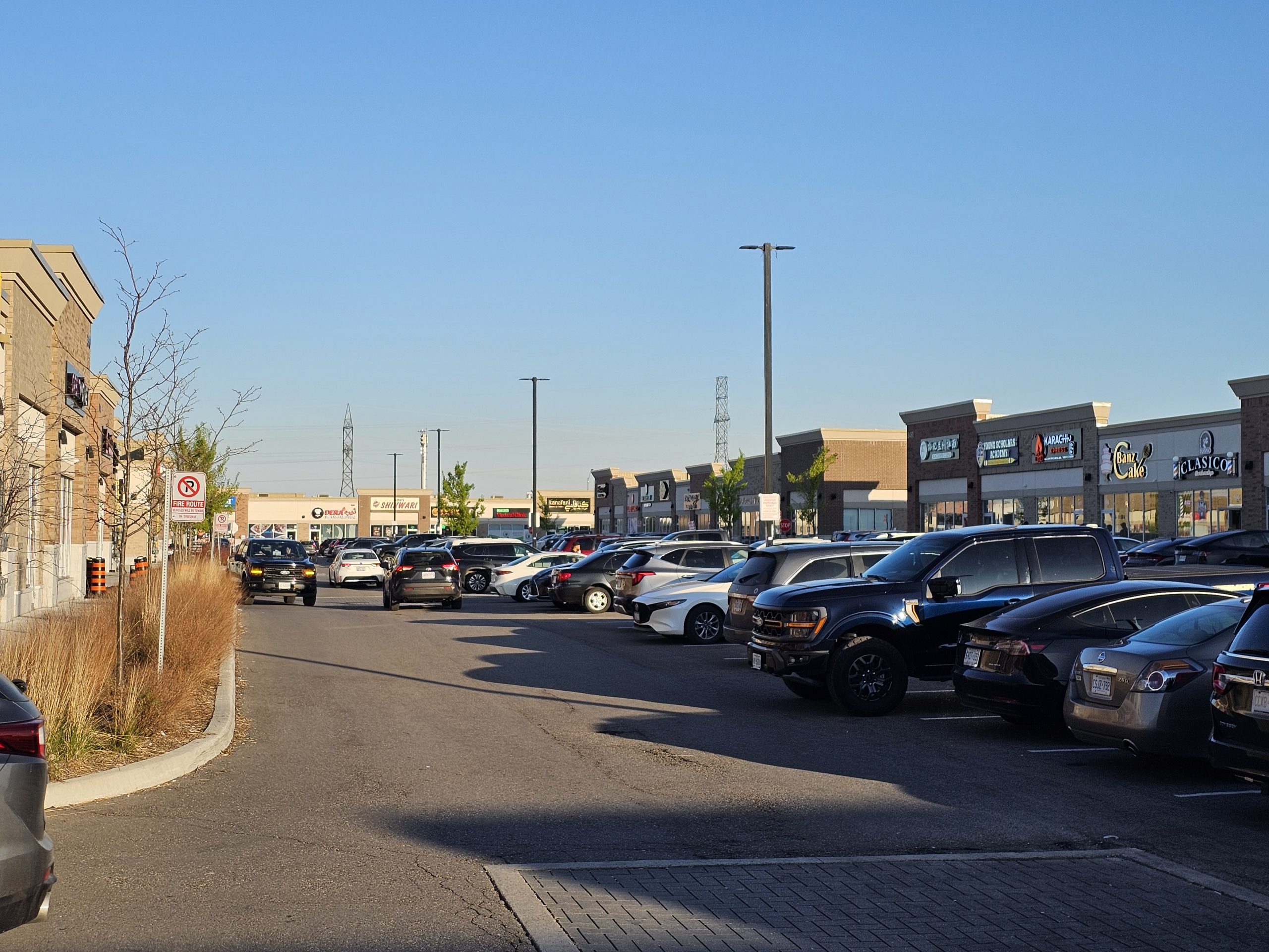 ريجواي بلازا في ميسيساغا: وجهة العرب والمسلمين للطعام الحلال والثقافة الشرقية